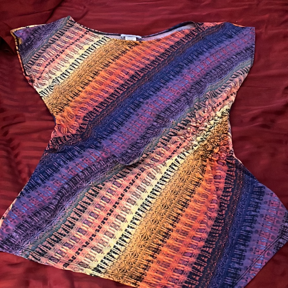 Multicolored asymmetrical top